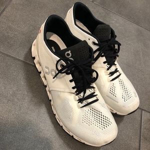 On Cloud Running Shoes - Trainer size 9.5 women’s